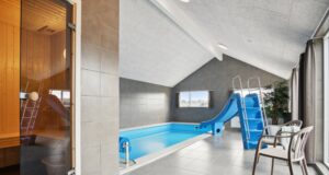 VillaVilla sommerhus med pool og wellness